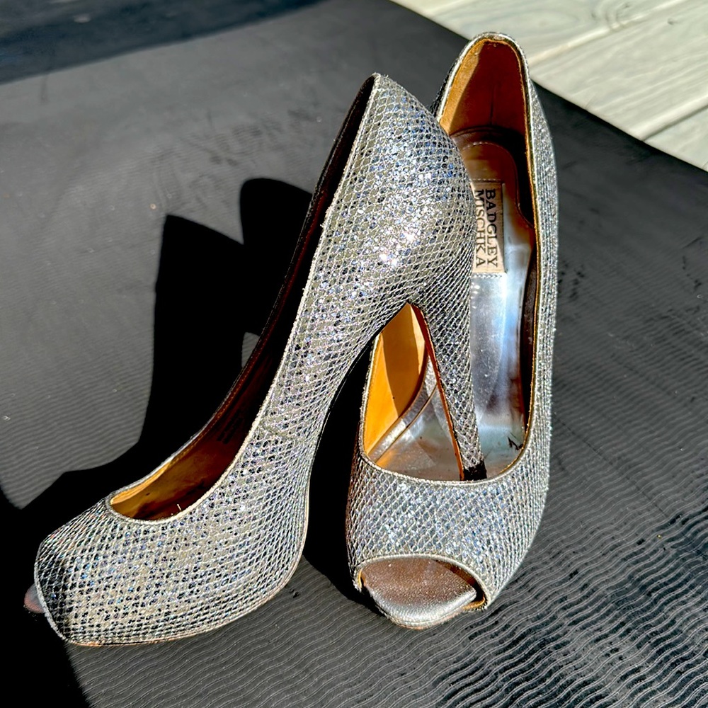 Badgley Mischka silver heels size 9m